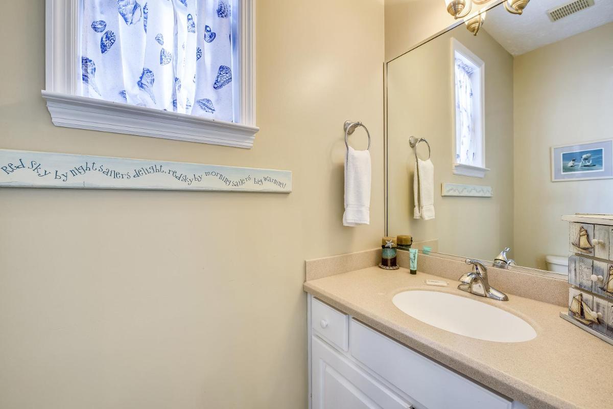Beach Bungalow by Book That Condo - image 7