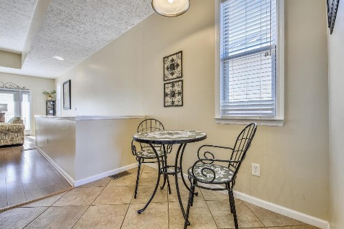 Beach Bungalow by Book That Condo - image 8