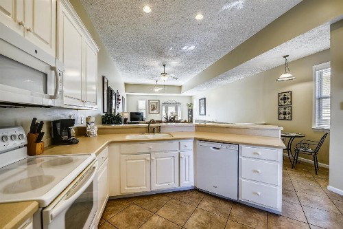 Beach Bungalow by Book That Condo - image 9