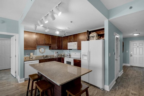 Laketown Wharf 1031 by RealJoy Vacations - image 10