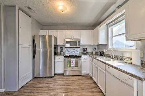 PCB Home with Golf Cart 3 Blocks to Beach! - image 10