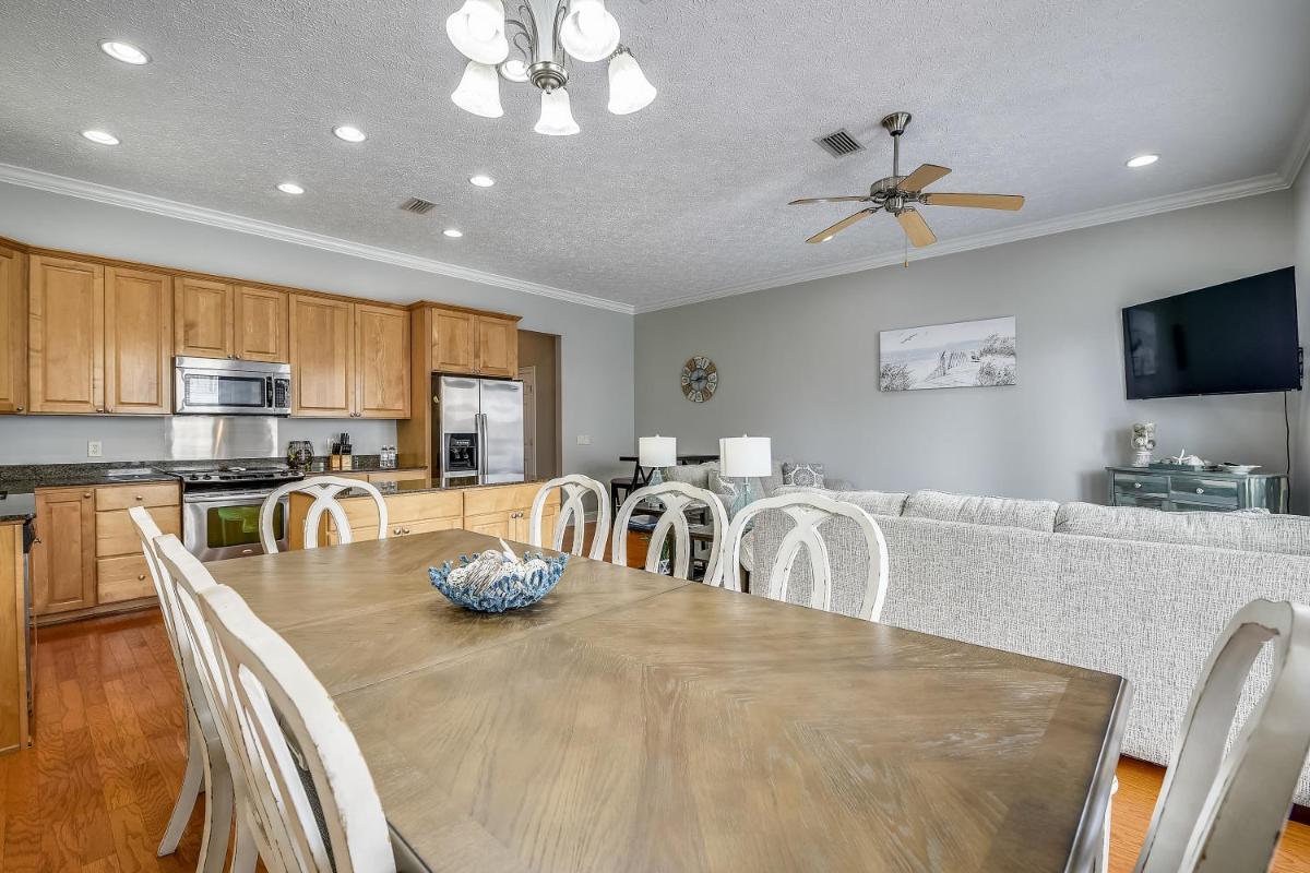 Beach Haven by Book That Condo - image 7