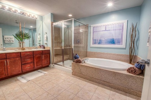 BEAUTIFUL 3 BD Laketown Wharf 1133- Best Amenities! - image 3