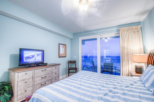 10th FLOOR! Beautiful 3 BD Great Amenities And Great Location - image 11