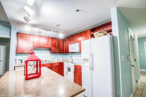 10th FLOOR! Beautiful 3 BD Great Amenities And Great Location - image 9