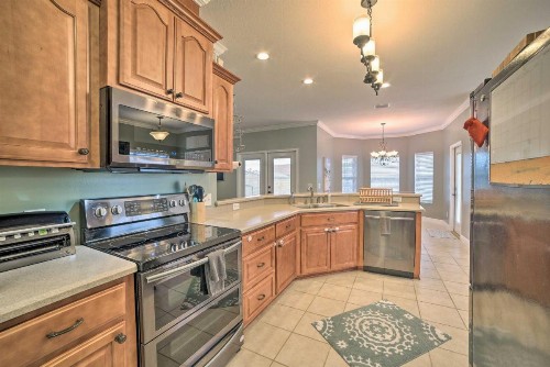 Updated Family Home with Yard Pets Welcome! - image 10