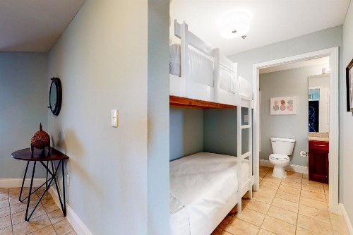 Laketown Wharf 212 - image 10