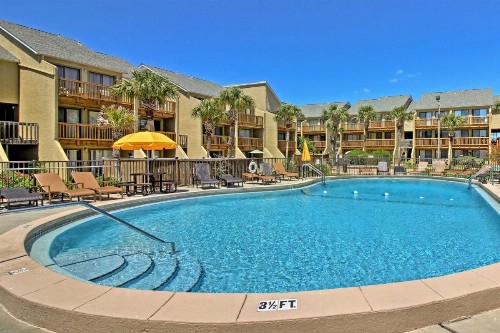 Recently Renovated PCB Condo Steps to Beach! - image 3