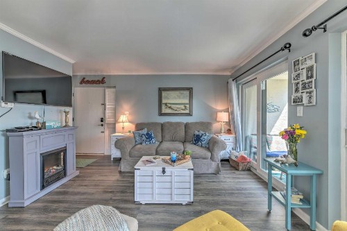 Recently Renovated PCB Condo Steps to Beach! - image 6