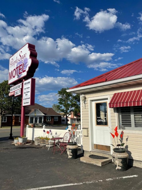 Purple Sage Motel - image 2