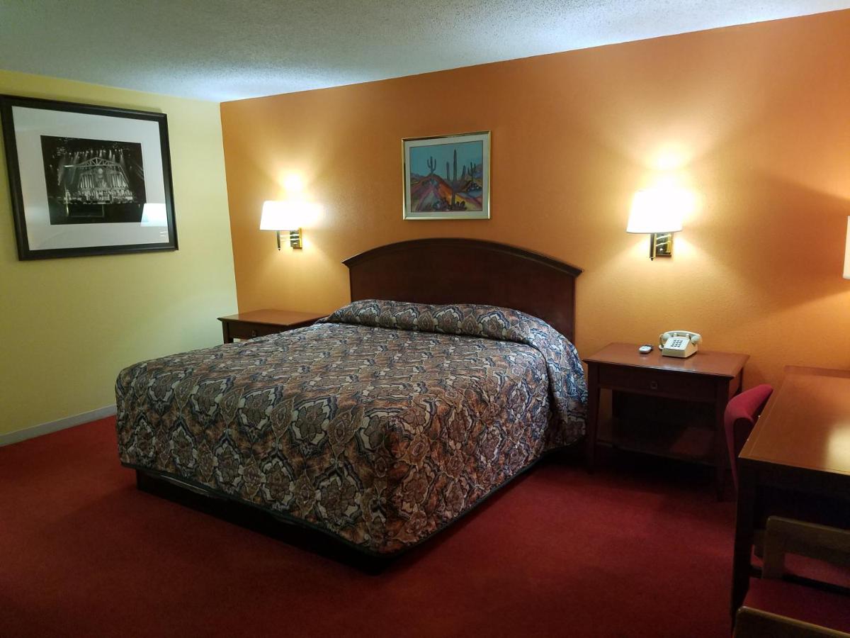 Executive Inn - image 3