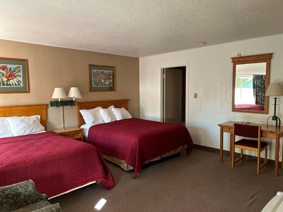 Redwood Arms Motel - image 5