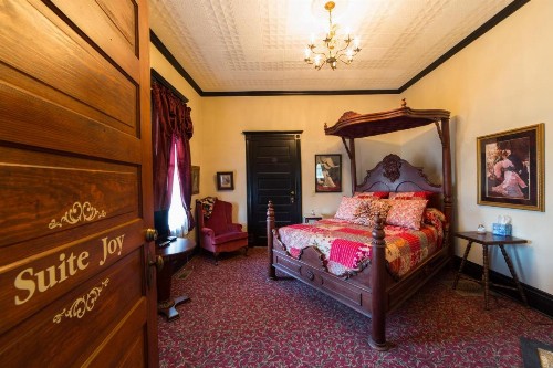 Grand Victorian Inn - image 9