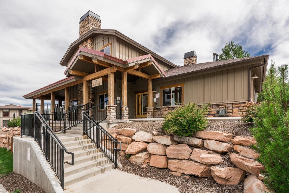 Bear Hollow Village - main image
