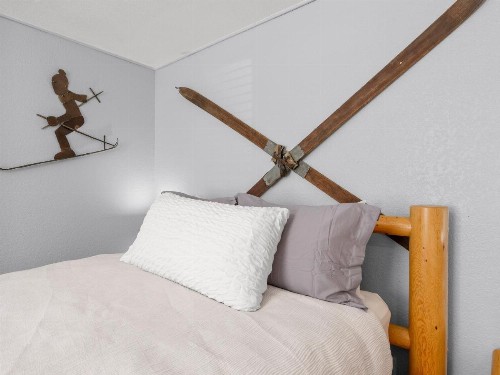 Carriage House Condominiums by All Seasons Resort Lodging - image 10