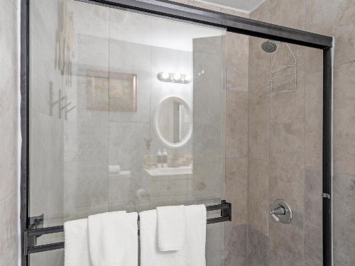 Carriage House Condominiums by All Seasons Resort Lodging - image 11