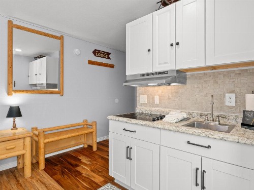 Carriage House Condominiums by All Seasons Resort Lodging - image 3
