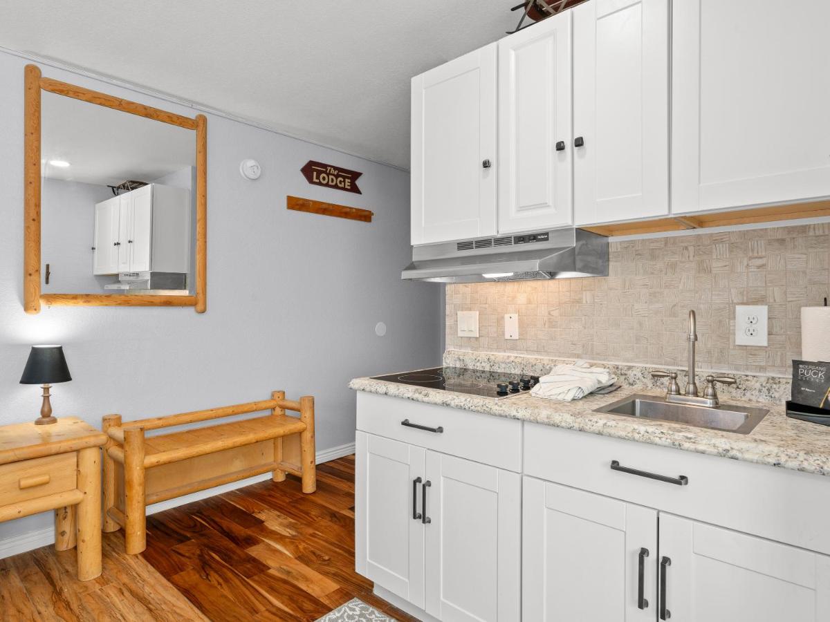 Carriage House Condominiums by All Seasons Resort Lodging - image 3