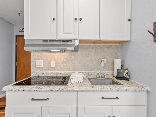 Carriage House Condominiums by All Seasons Resort Lodging - image 5