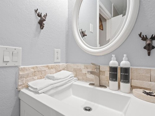 Carriage House Condominiums by All Seasons Resort Lodging - image 6