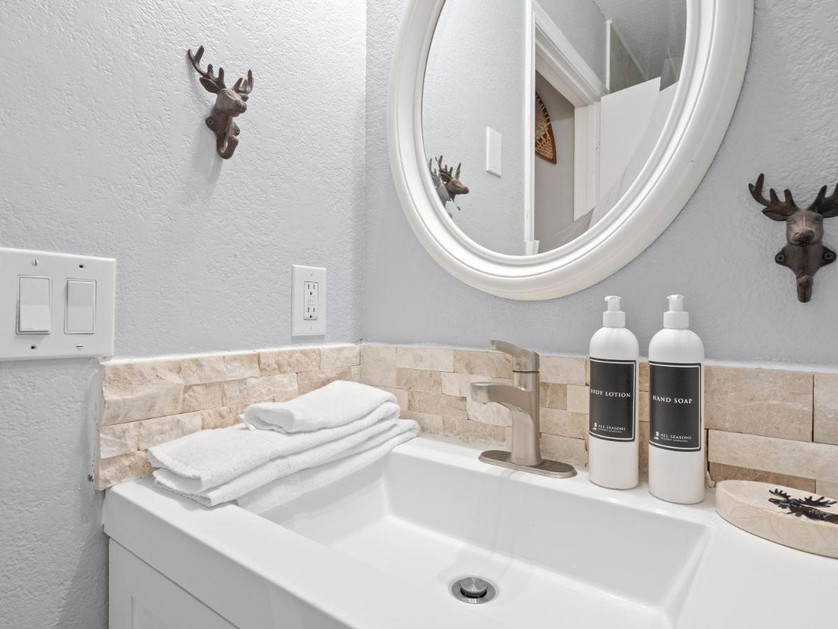 Carriage House Condominiums by All Seasons Resort Lodging - image 6