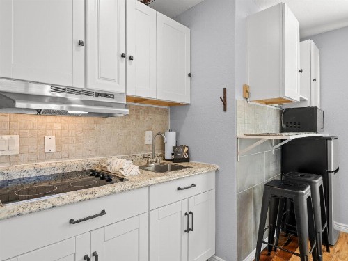 Carriage House Condominiums by All Seasons Resort Lodging - image 9
