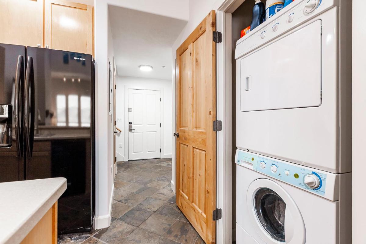 Crestview Condominiums - image 7