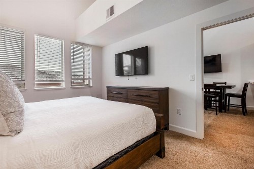 Crestview Condominiums - image 10