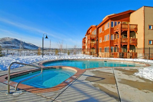 Crestview Condominiums - image 3