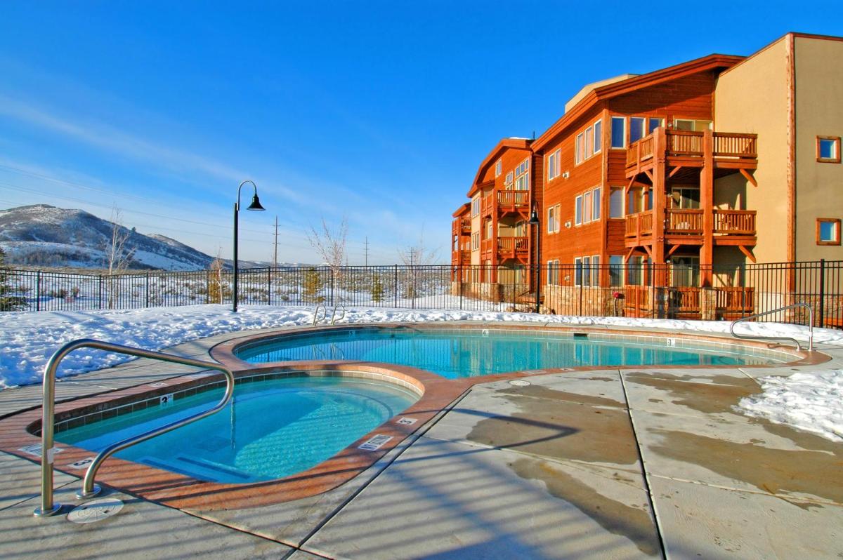 Crestview Condominiums - image 3