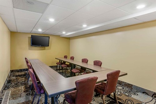 Best Western Landmark Inn - image 11