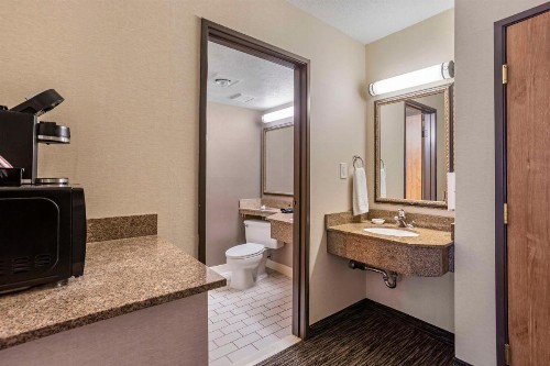 Best Western Landmark Inn - image 2