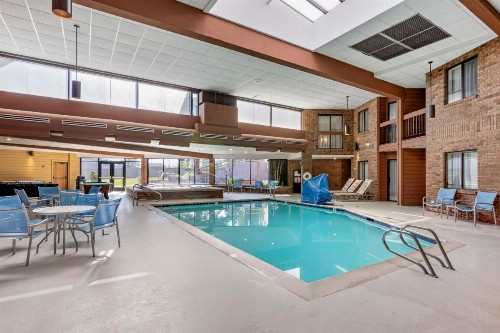 Best Western Landmark Inn - image 20