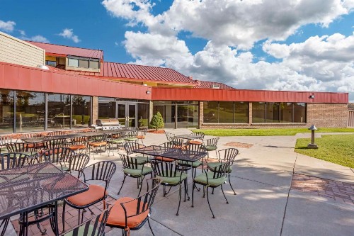 Best Western Landmark Inn - image 25