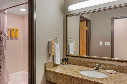 Best Western Landmark Inn - image 31