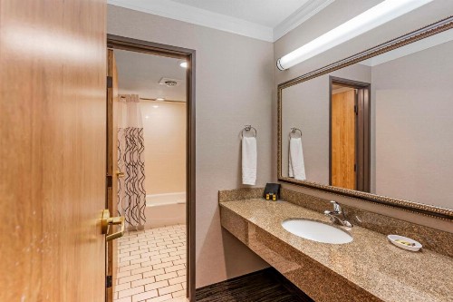 Best Western Landmark Inn - image 4
