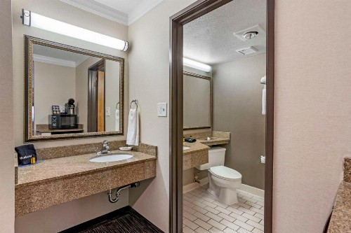 Best Western Landmark Inn - image 42
