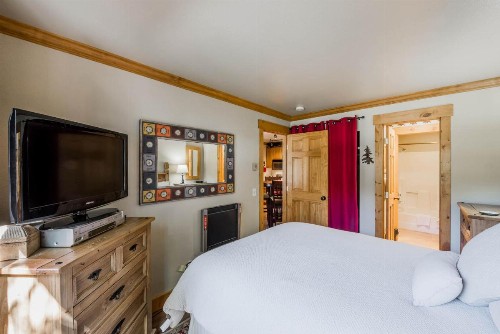 Red Pine Condominiums - image 25