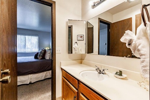 Red Pine Condominiums - image 31