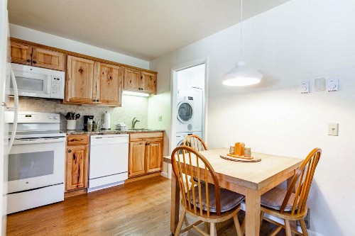 Red Pine Condominiums - image 9