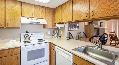 Prospector Accommodations Part City - image 17