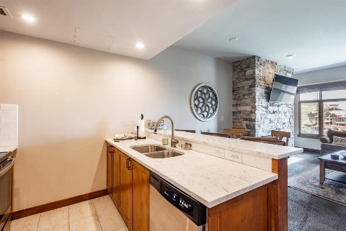 Sundial Lodge by All Seasons Resort Lodging - image 28