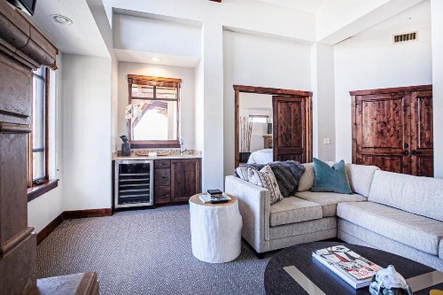 Hyatt Centric by Lespri Management - image 25