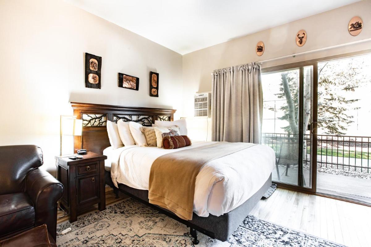 Prospector Square by White Pines - main image