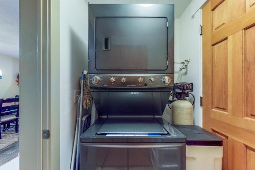 Town Pointe Condominiums - image 5