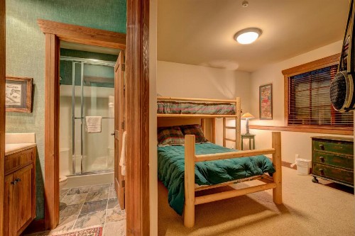 Sterling Drive House - image 7