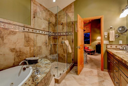Twin Pines Apartment - image 13