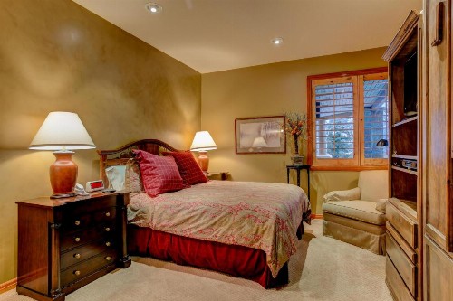 Twin Pines Apartment - image 15