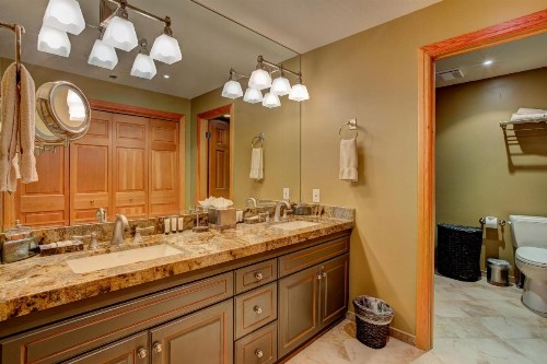Twin Pines Apartment - image 19