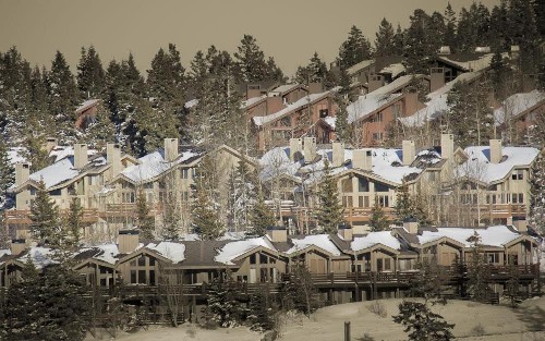 Twin Pines Apartment - image 21